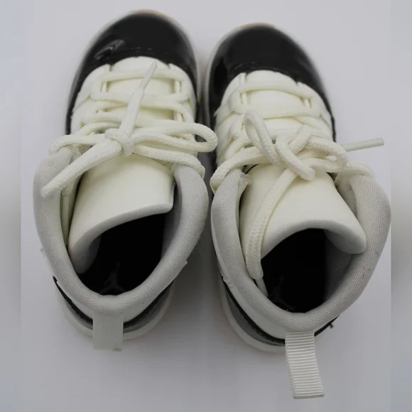 Jordan 11 Retro (TD) 8C – Sail/Velvet Brown/Atmosphere – Great Condition - Picture 7 of 9